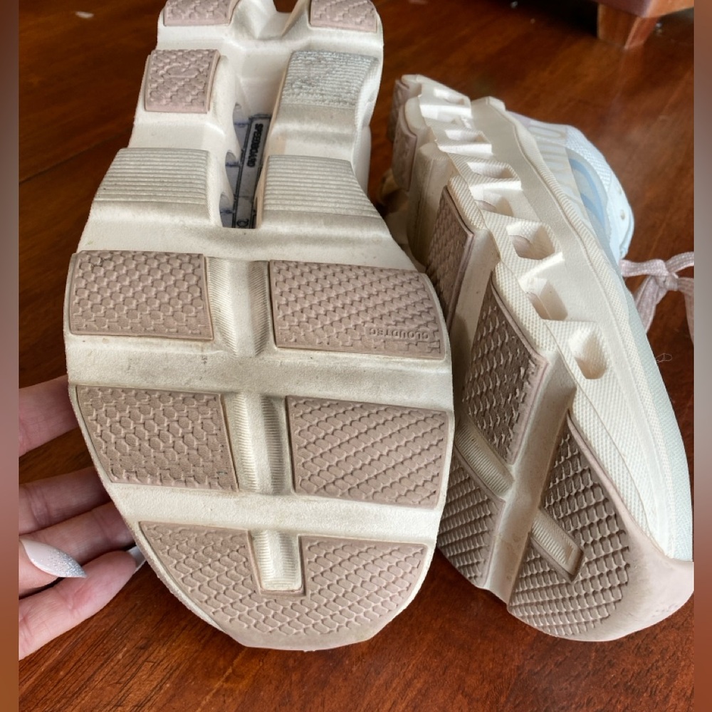 On Running Women's Cream and Pink Running Shoes 7.5 - Picture 14 of 16